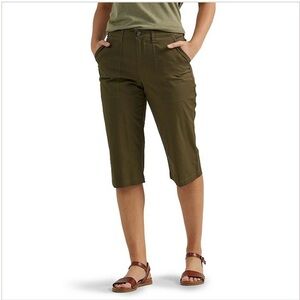 Lee Flex to Go, Mid Rise Olive Green Skimmer Capri Pants 12M. NWT